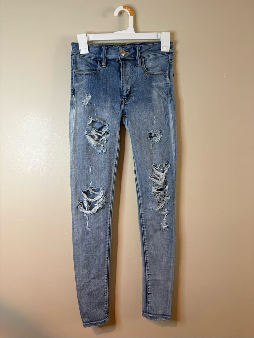American Eagle Light Wash Super Stretch Mid-Rise Distressed Skinny Jeans EUC